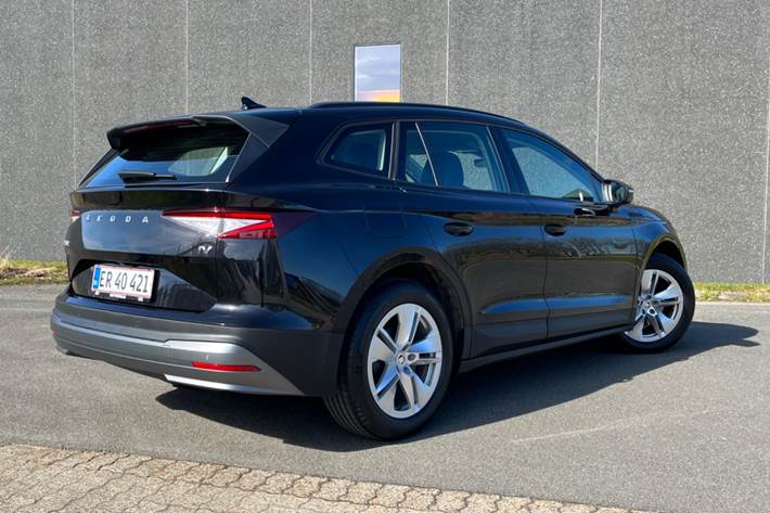 Sort Skoda Enyaq fra 2023