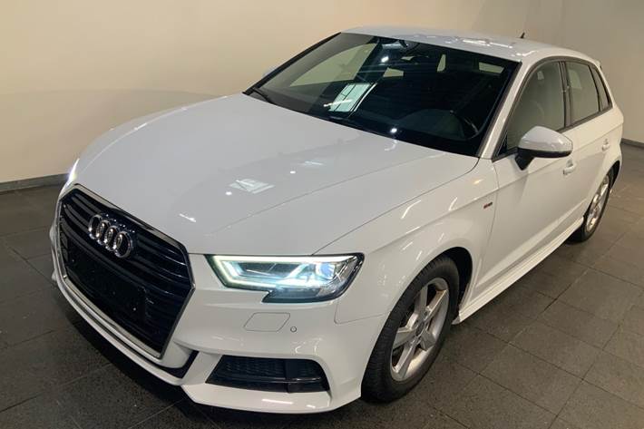 Hvid Audi A3 fra 2020 set udefra