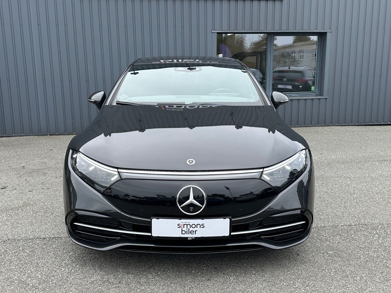Grå Mercedes EQS450+ fra 2022