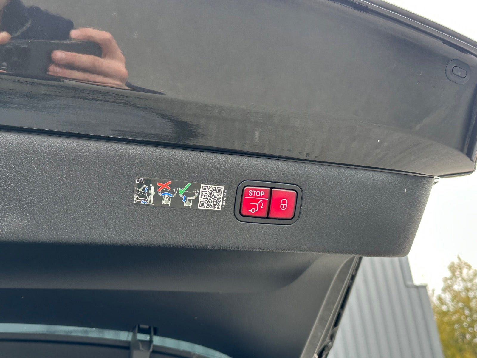 Grå Mercedes EQS450+ fra 2022