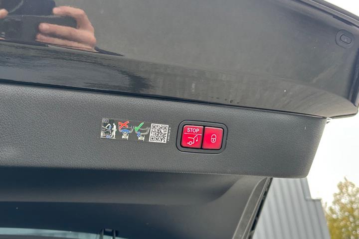 Grå Mercedes EQS450+ fra 2022