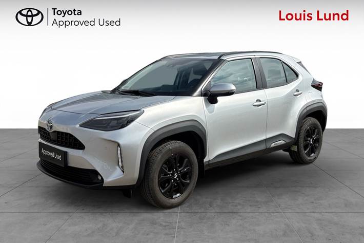 Sølv Toyota Yaris Cross fra 2023 set udefra