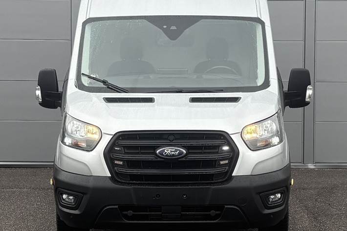 Grå Ford Transit fra 2023