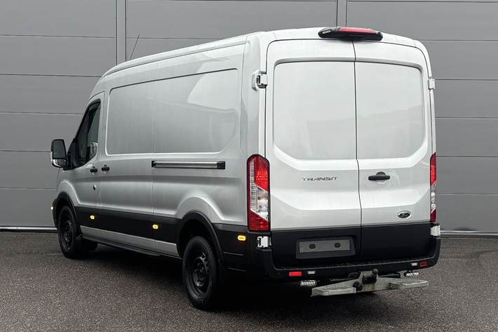 Grå Ford Transit fra 2023