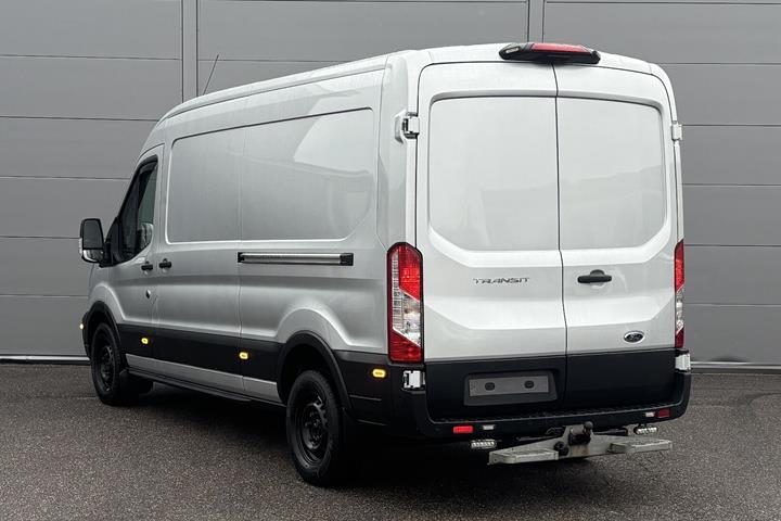 Grå Ford Transit fra 2023
