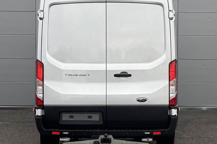 Grå Ford Transit fra 2023