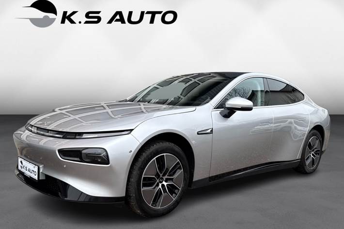 Sølv Xpeng P7 fra 2024