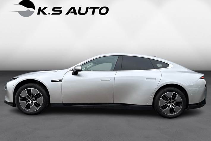 Sølv Xpeng P7 fra 2024