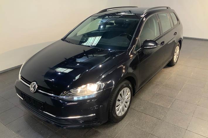 Sort VW Golf VII fra 2019 set udefra