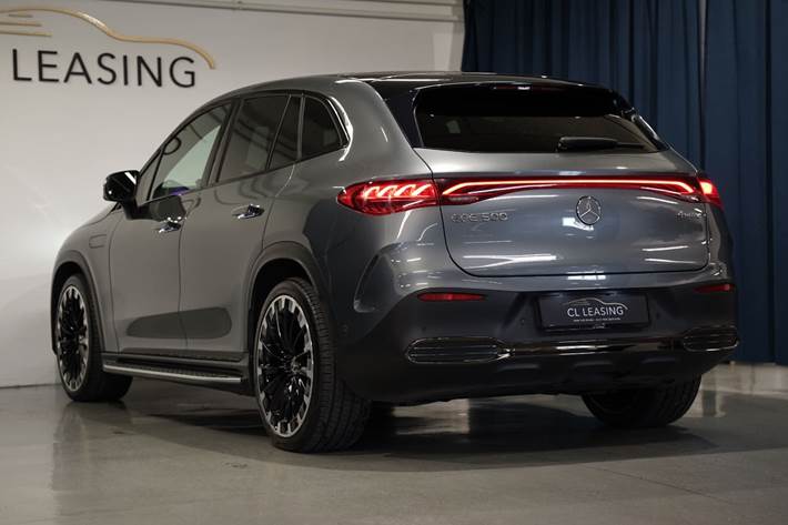 Grå Mercedes EQE500 fra 2023