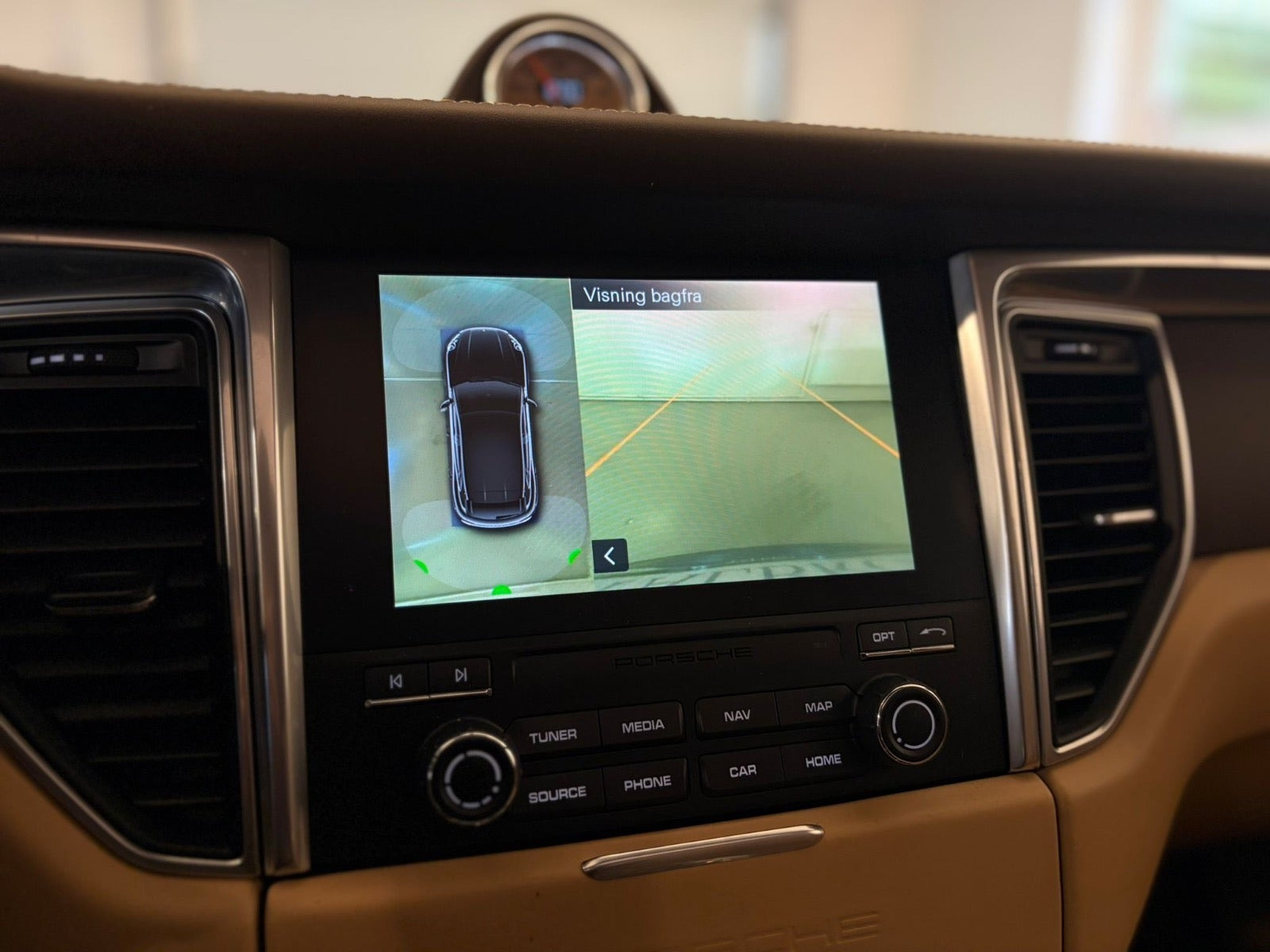 Grå Porsche Macan Turbo fra 2017