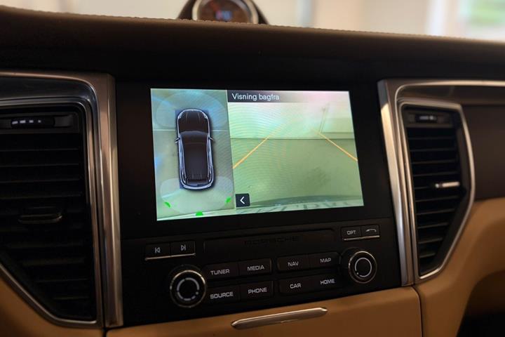 Grå Porsche Macan Turbo fra 2017