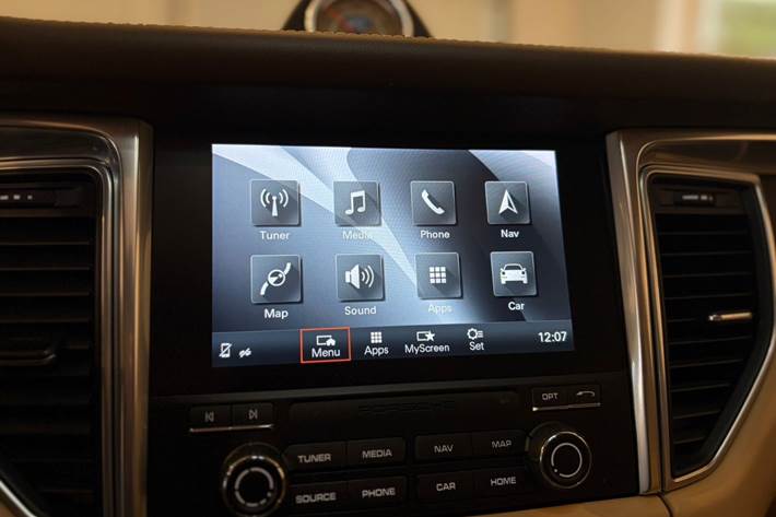 Grå Porsche Macan Turbo fra 2017