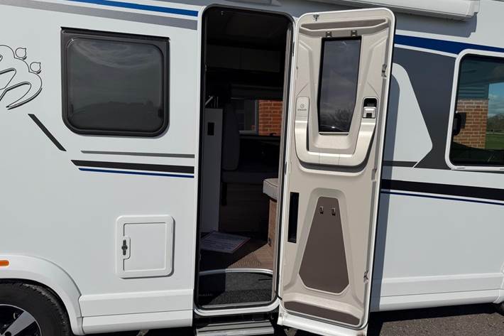 Hvid Knaus Live I fra 2020