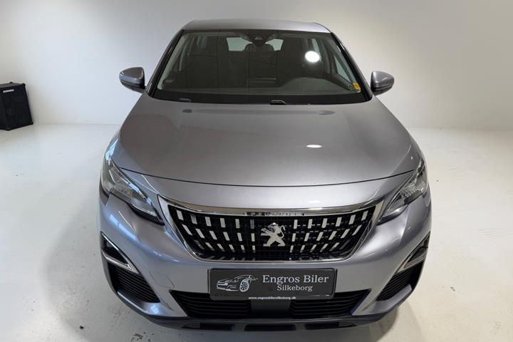 Sølv Peugeot 3008 fra 2016