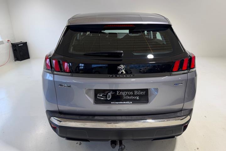 Sølv Peugeot 3008 fra 2016