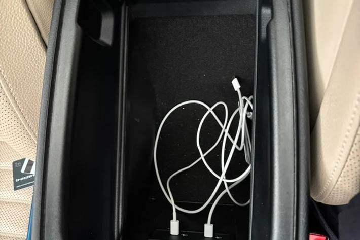 Blå Mercedes EQC400 fra 2020