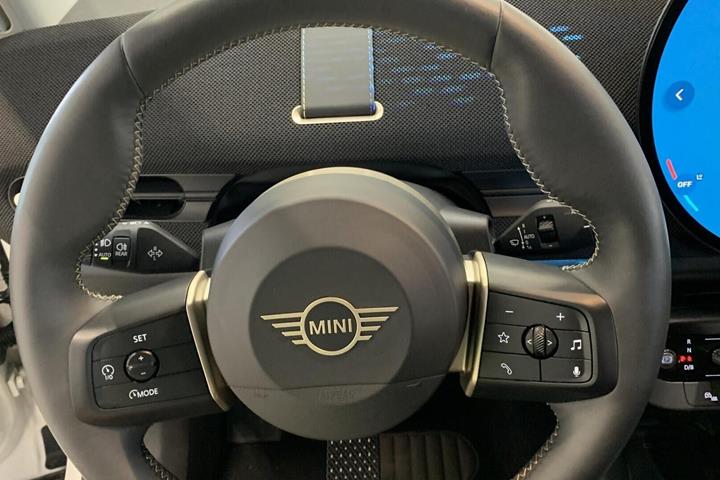 Hvid Mini Aceman E fra 2025