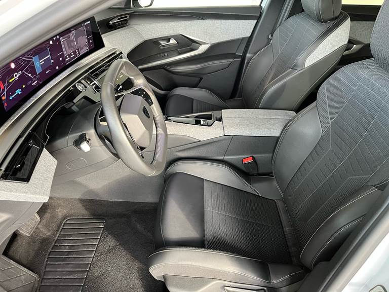 Peugeot e-3008 77 Allure Pack