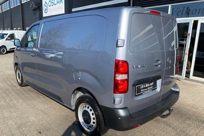 Sølv Opel Vivaro fra 2024