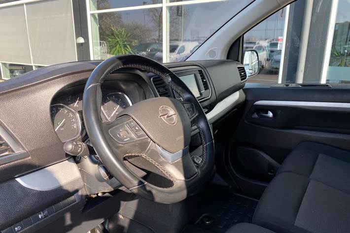 Sølv Opel Vivaro fra 2024