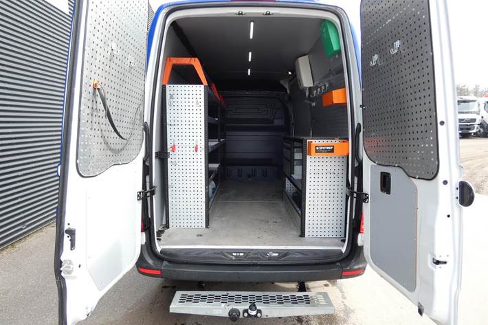 Hvid Mercedes Sprinter 317 fra 2024