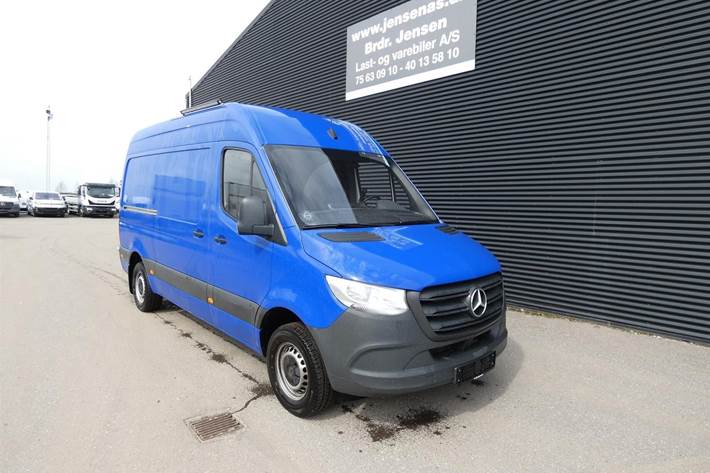 Hvid Mercedes Sprinter 317 fra 2024