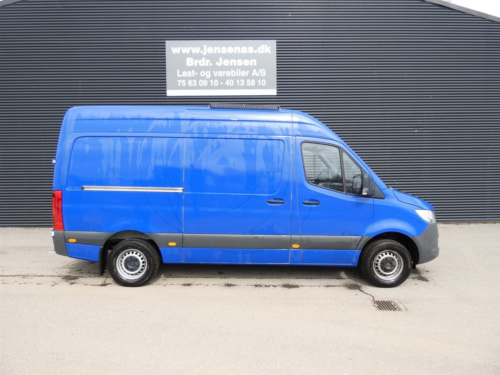 Hvid Mercedes Sprinter 317 fra 2024