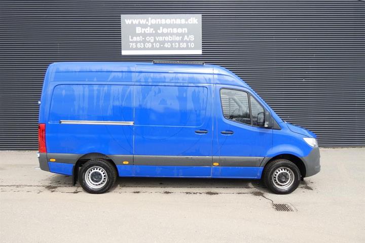 Hvid Mercedes Sprinter 317 fra 2024