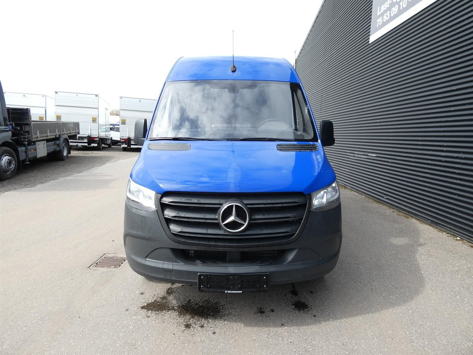 Hvid Mercedes Sprinter 317 fra 2024