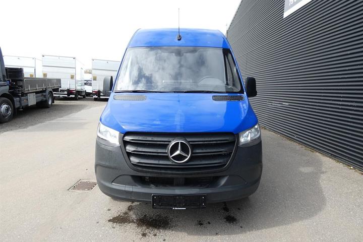 Hvid Mercedes Sprinter 317 fra 2024