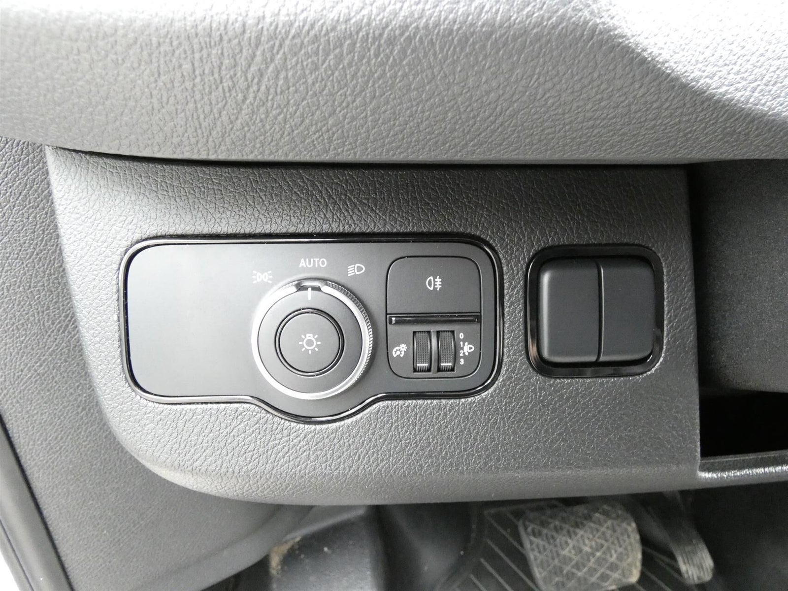 Hvid Mercedes Sprinter 317 fra 2024