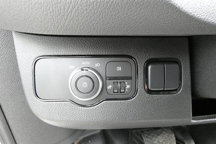 Hvid Mercedes Sprinter 317 fra 2024