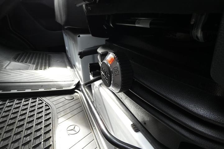 Hvid Mercedes Sprinter 317 fra 2024
