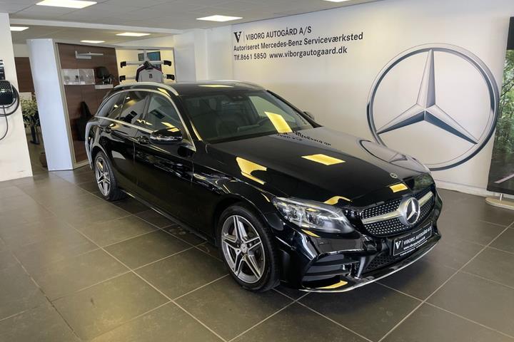 Sort Mercedes C300 de fra 2020 set udefra