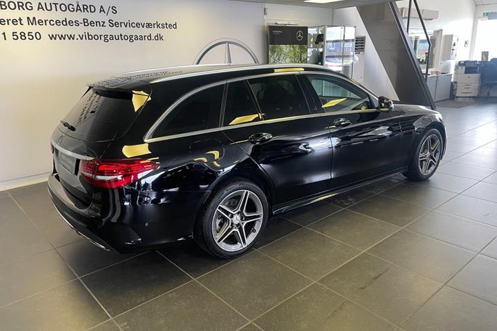 Sort Mercedes C300 de fra 2020