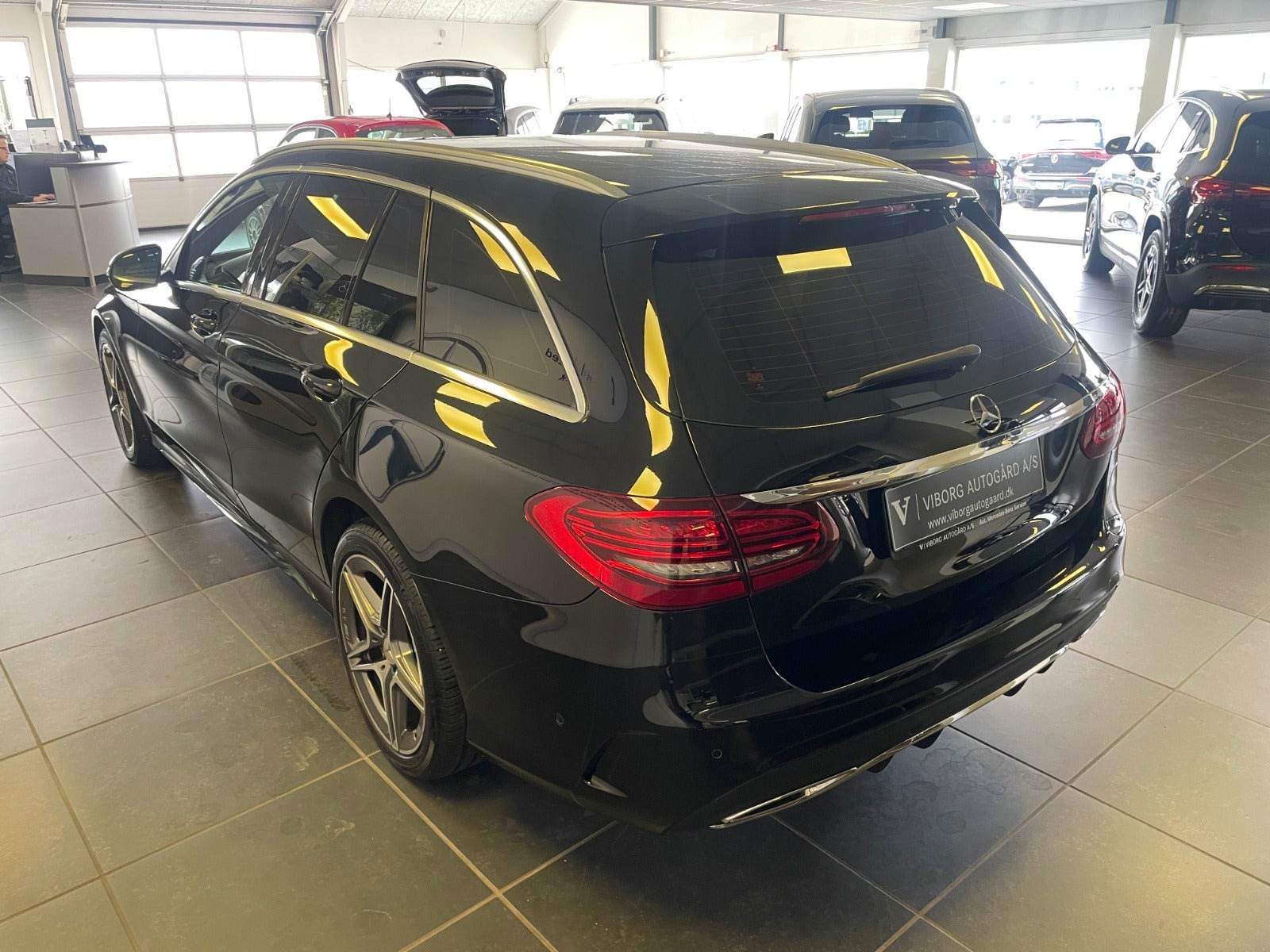 Sort Mercedes C300 de fra 2020