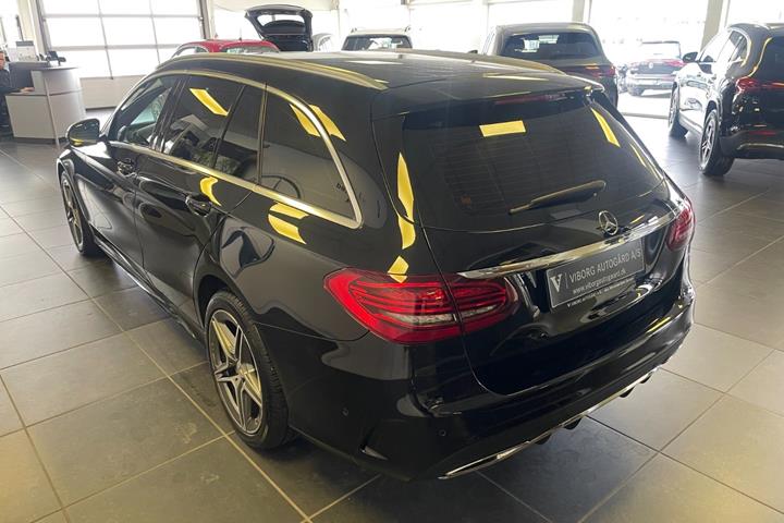 Sort Mercedes C300 de fra 2020
