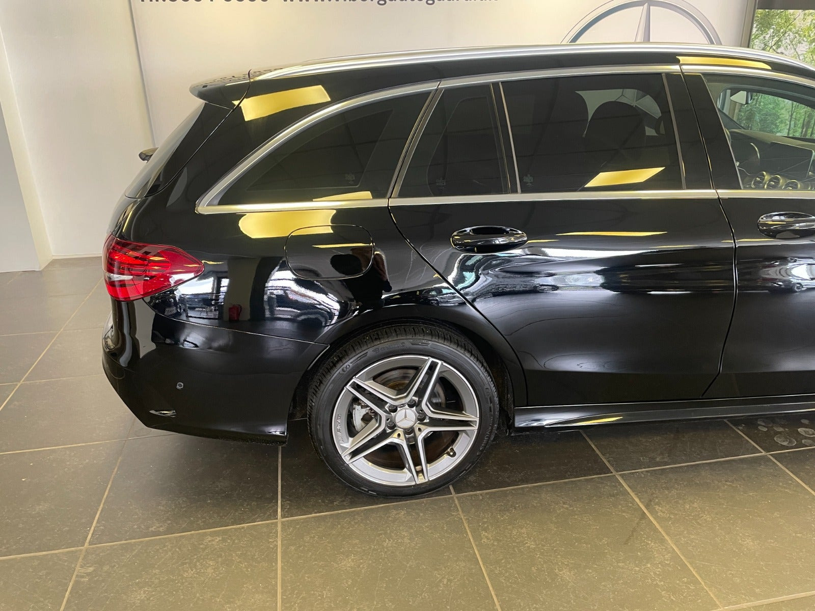 Sort Mercedes C300 de fra 2020
