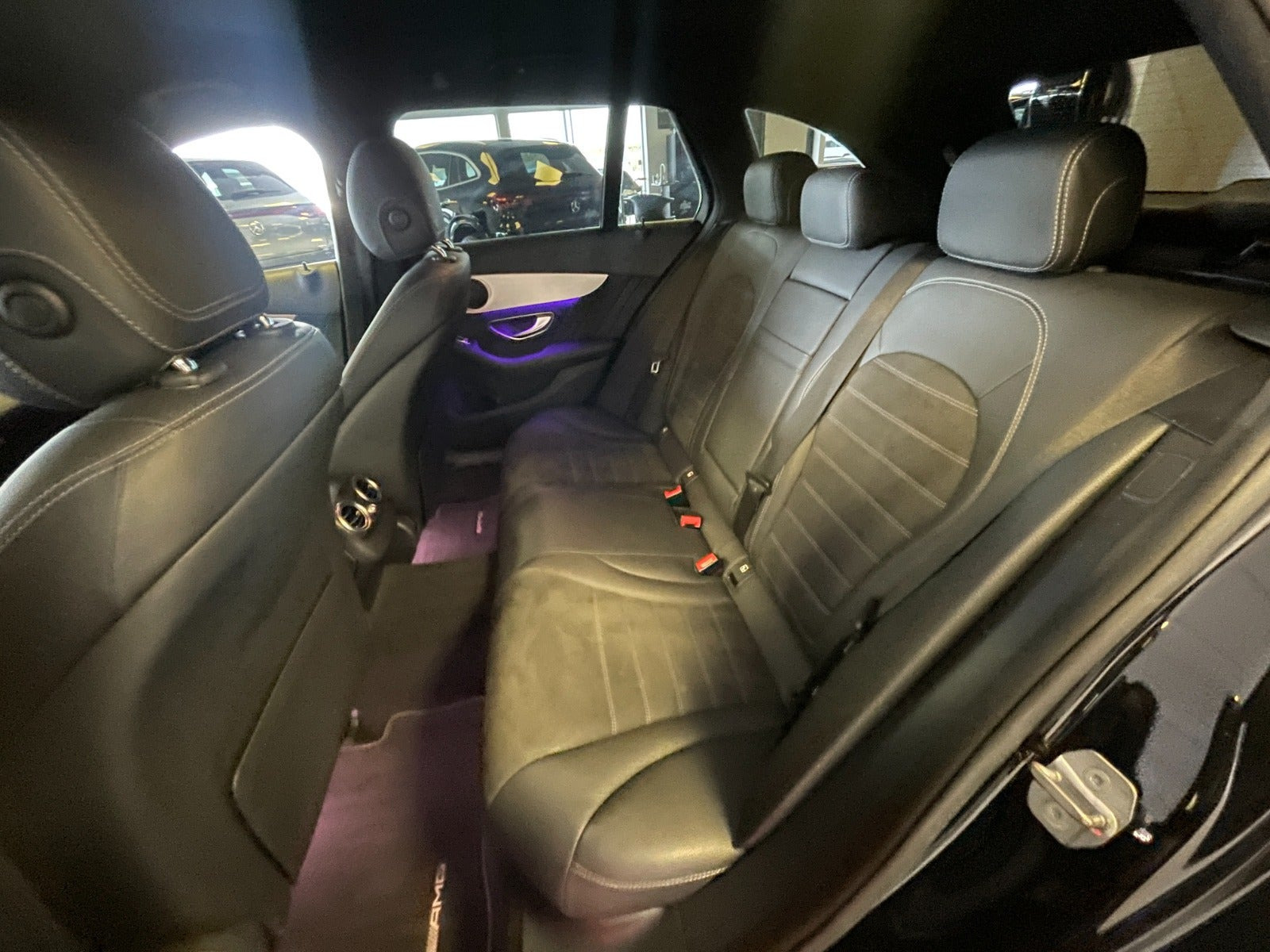 Sort Mercedes C300 de fra 2020