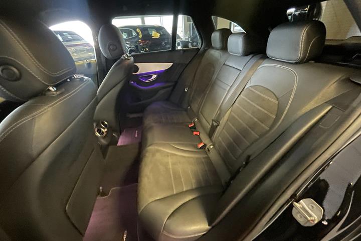 Sort Mercedes C300 de fra 2020