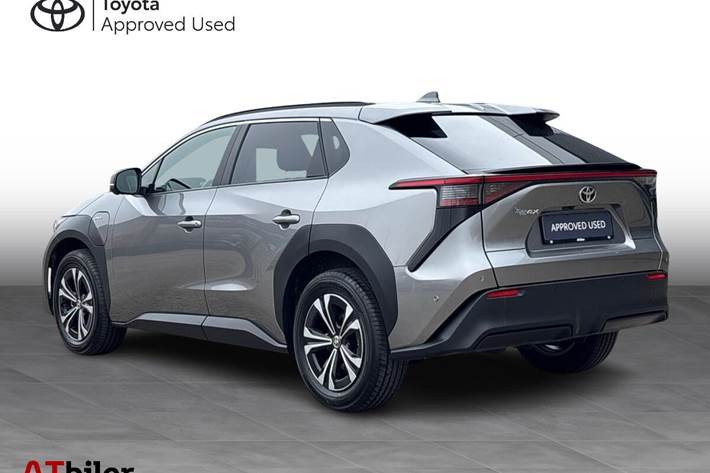Grå Toyota BZ4X fra 2025