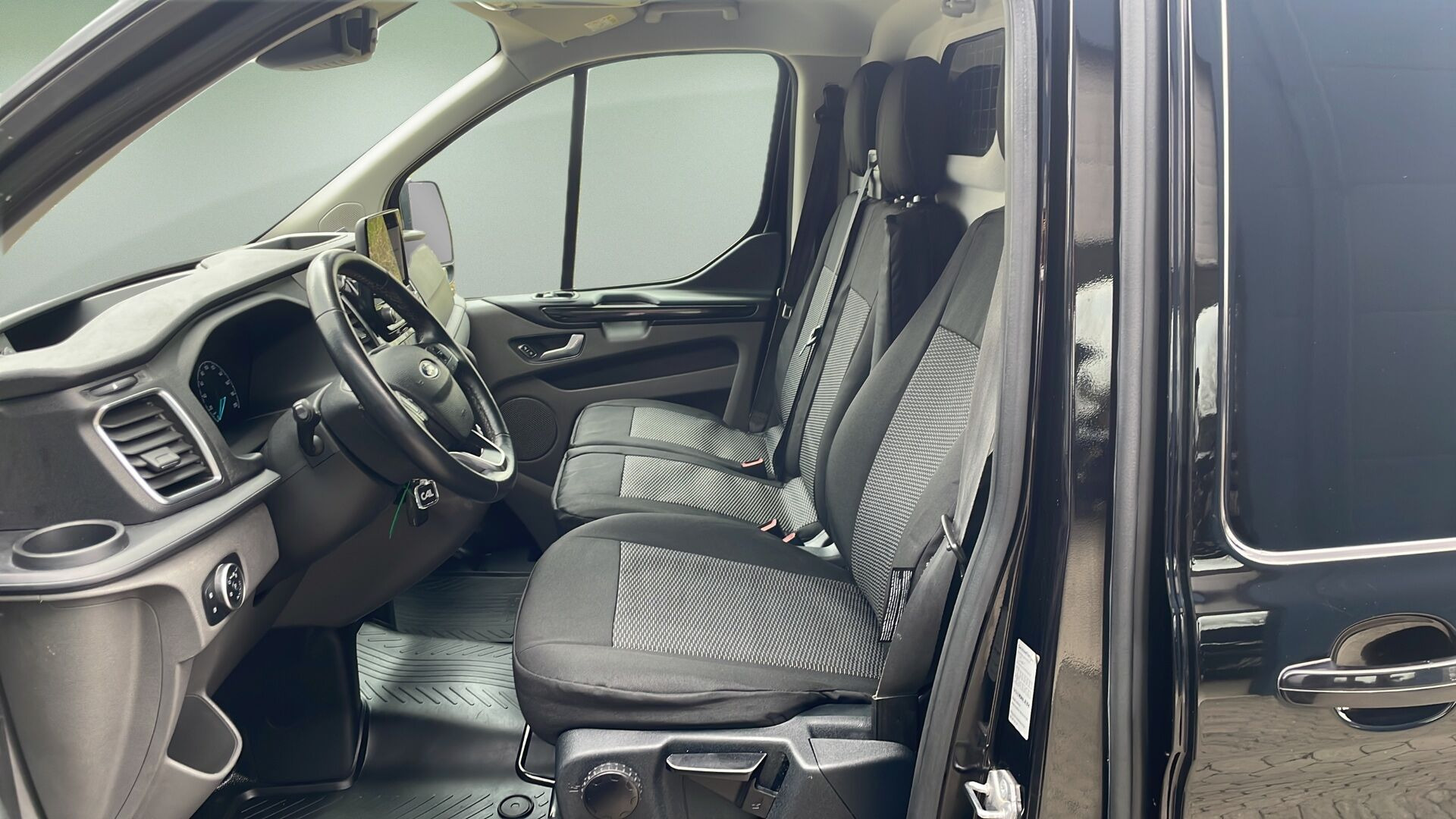 Sort Ford Transit Custom fra 2021