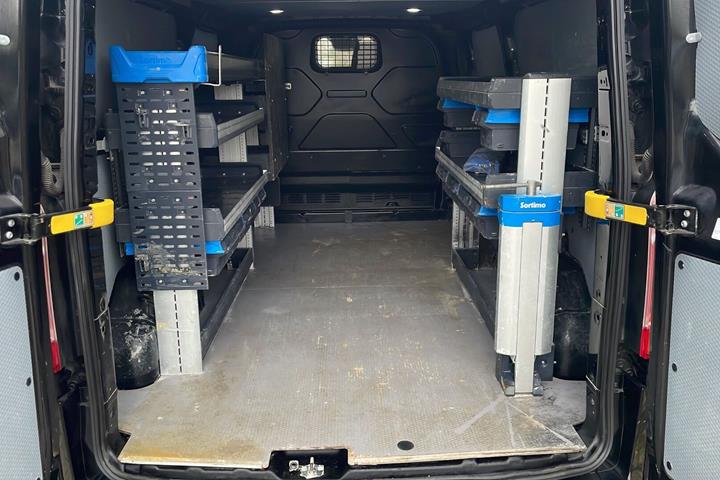 Sort Ford Transit Custom fra 2021