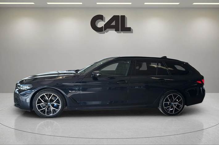 Sort BMW 530e fra 2022