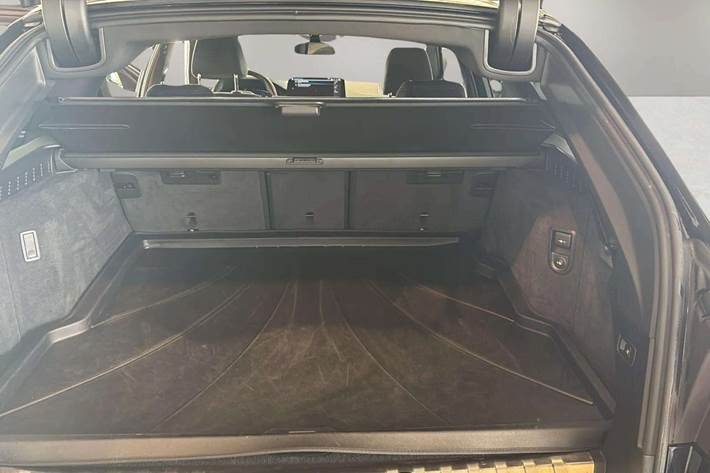 Sort BMW 530e fra 2022