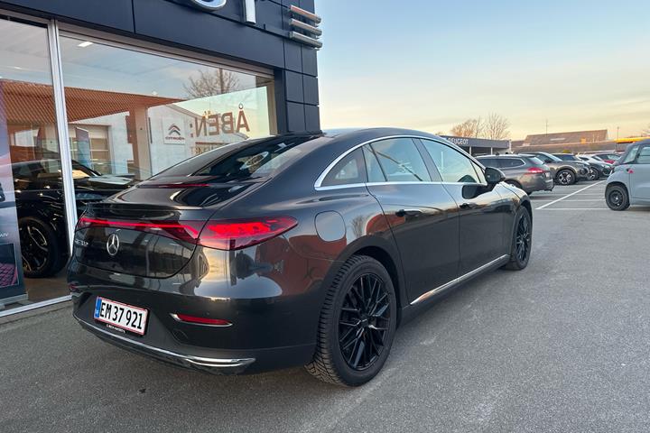 Grå Mercedes EQE 300 fra 2024