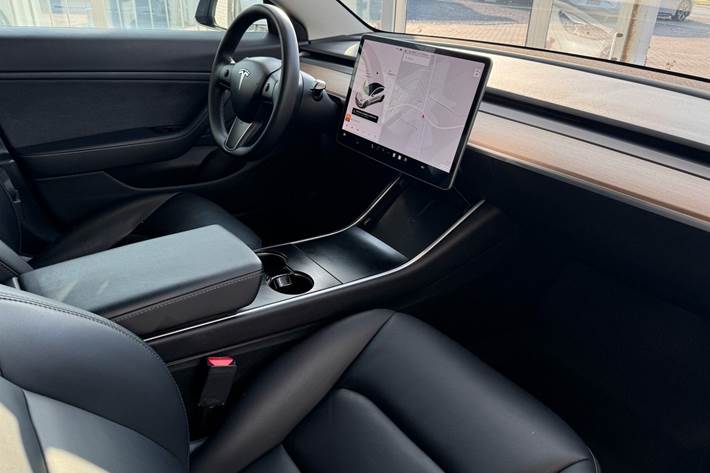 Hvid Tesla Model 3 fra 2020