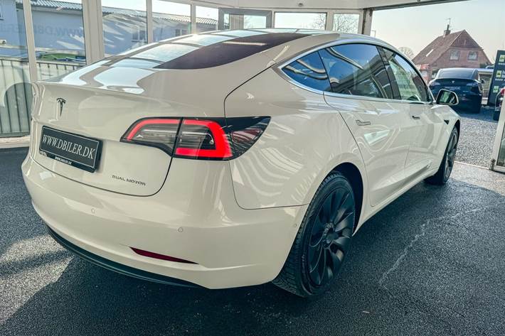 Hvid Tesla Model 3 fra 2020
