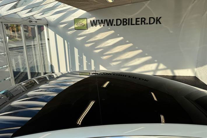 Hvid Tesla Model 3 fra 2020